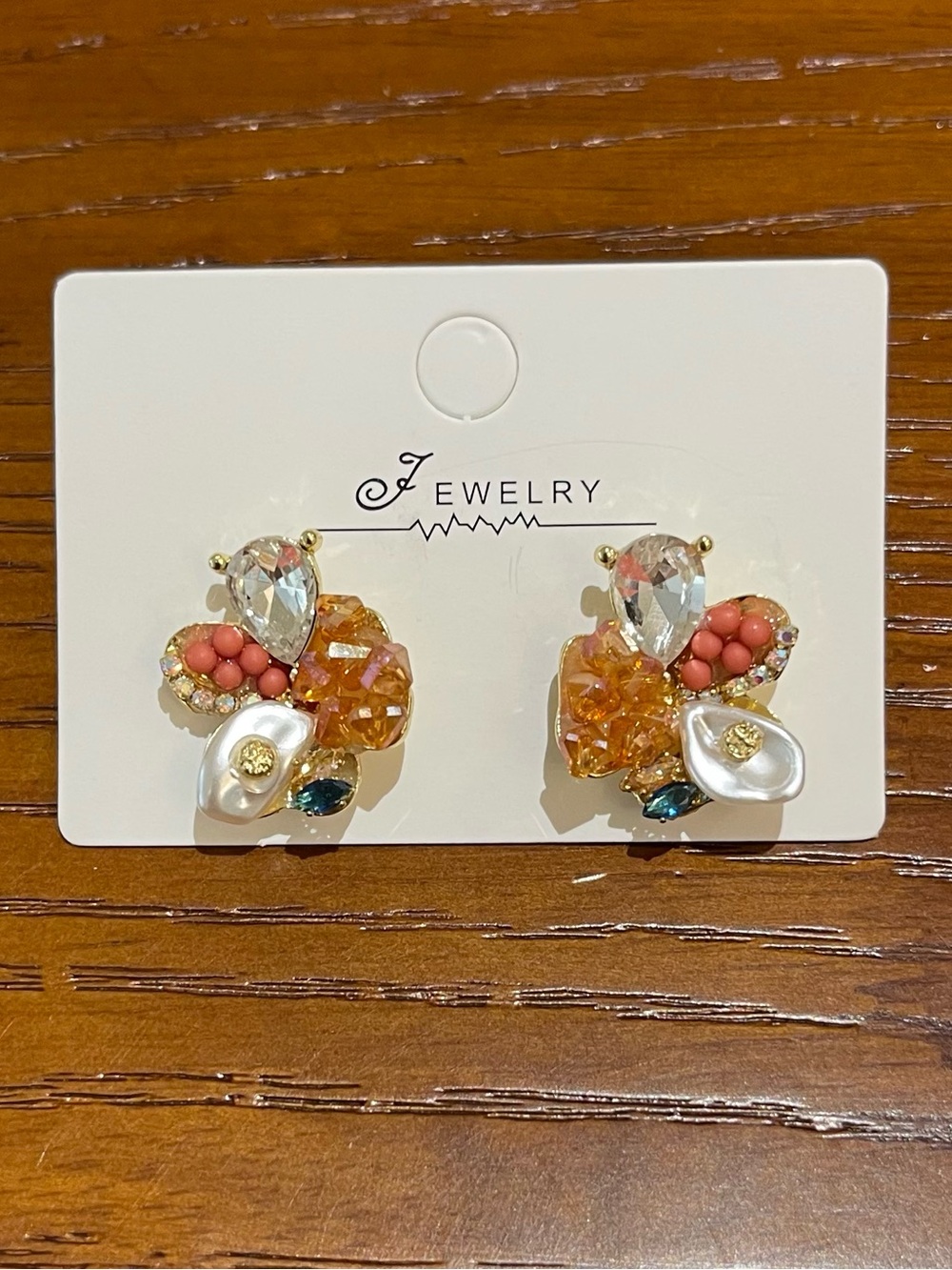 💖5 for $25😻 Coral and Gold Cluster Stud Earrings